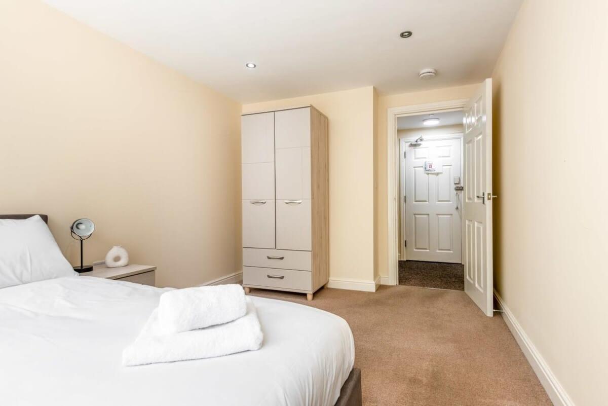 Bright 1 Bedroom Budget Flat In Central Понтефракт Экстерьер фото