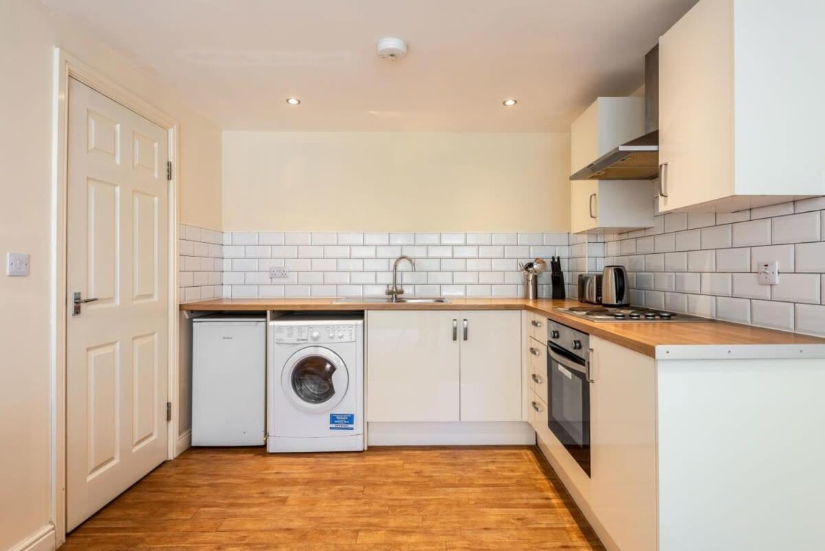 Bright 1 Bedroom Budget Flat In Central Понтефракт Экстерьер фото