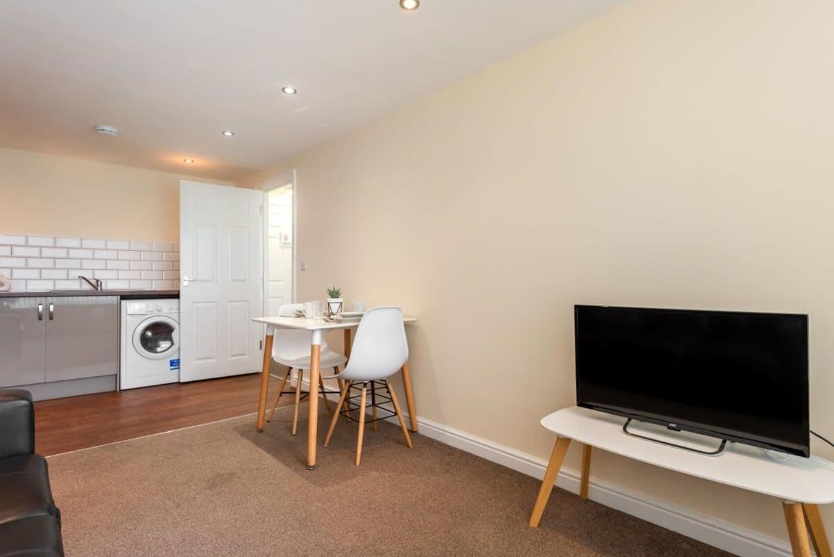 Bright 1 Bedroom Budget Flat In Central Понтефракт Экстерьер фото