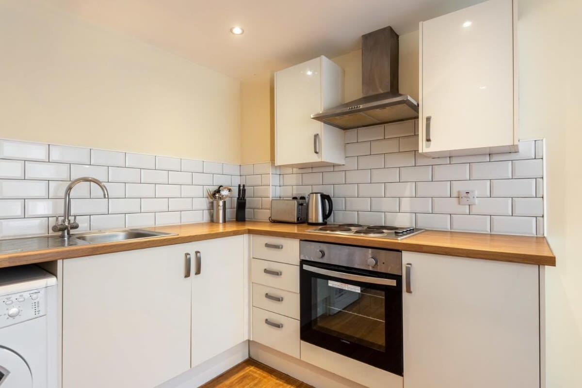 Bright 1 Bedroom Budget Flat In Central Понтефракт Экстерьер фото