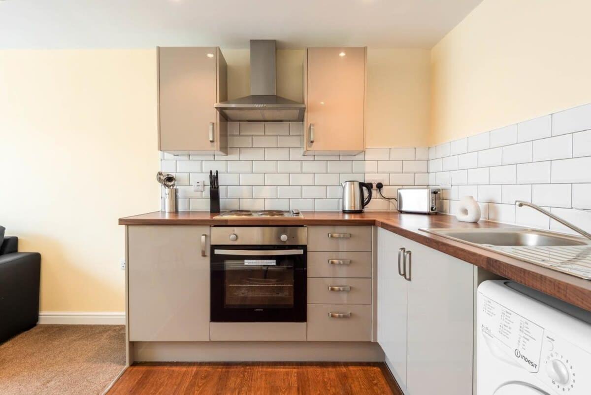 Bright 1 Bedroom Budget Flat In Central Понтефракт Экстерьер фото